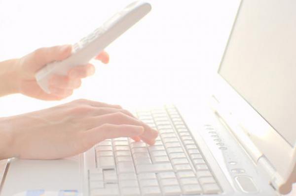 資料請求は、電話でもできますか?