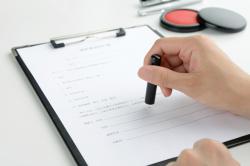 散骨する場合でも、埋葬許可証を残しておく必要がありますか？